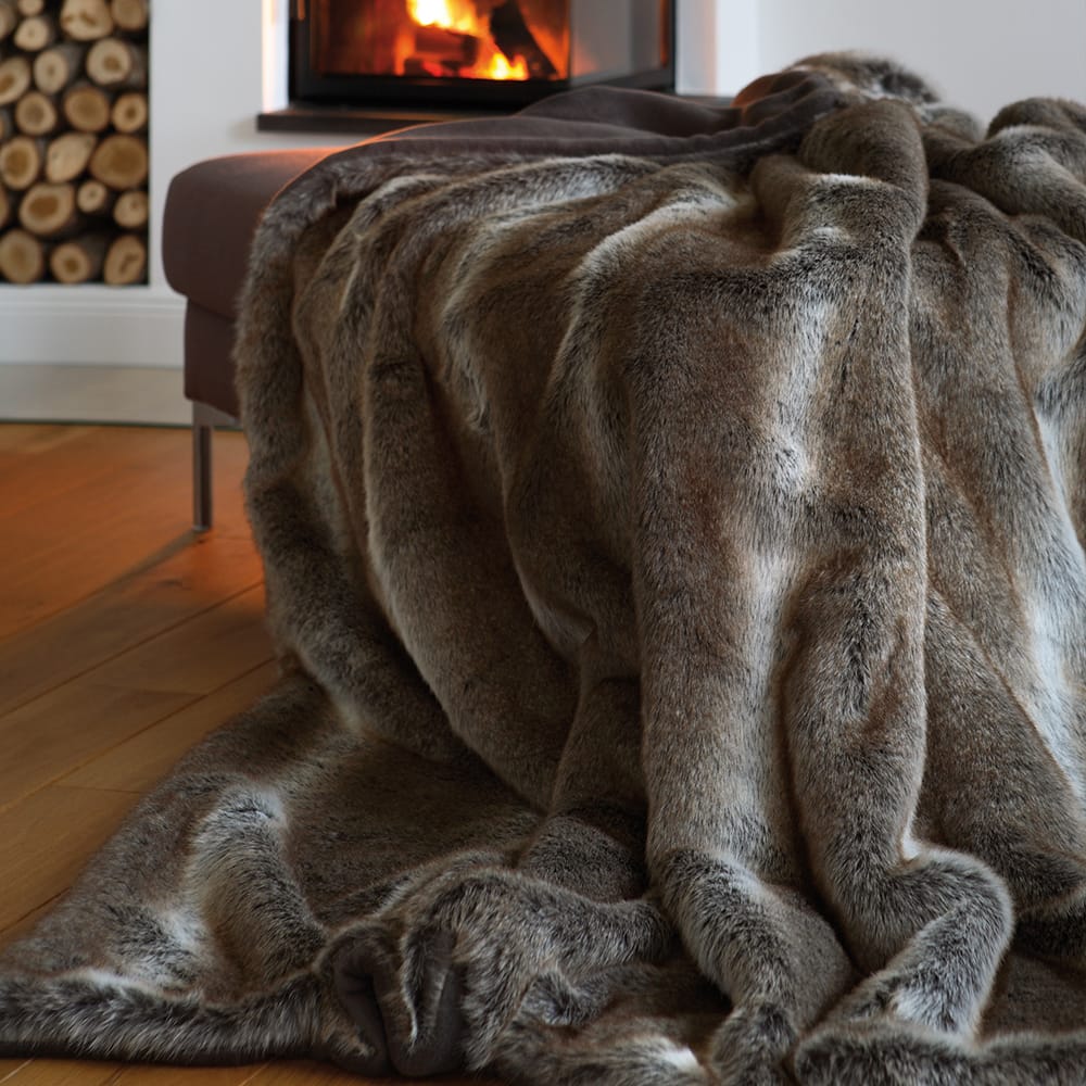Whole Fur Throws For The High End, Luxury Faux Fur Throws For Sofas
